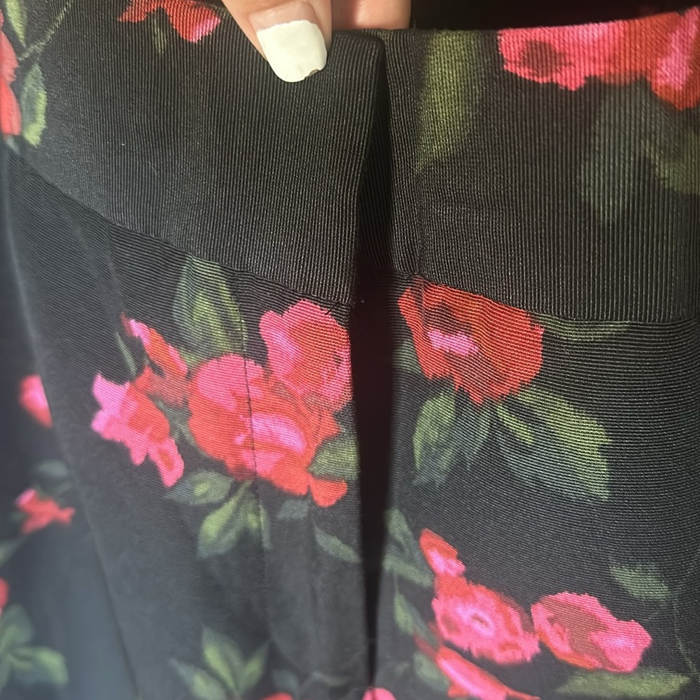 NEW Talbots Heritage Black/Red Floral Print Petite Ankle Pants Size 16W - Picture 4 of 8